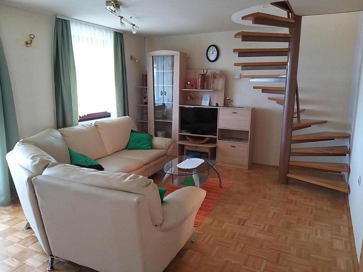 הוילה Sevnica Getaway "At The Three Lights" מראה חיצוני תמונה