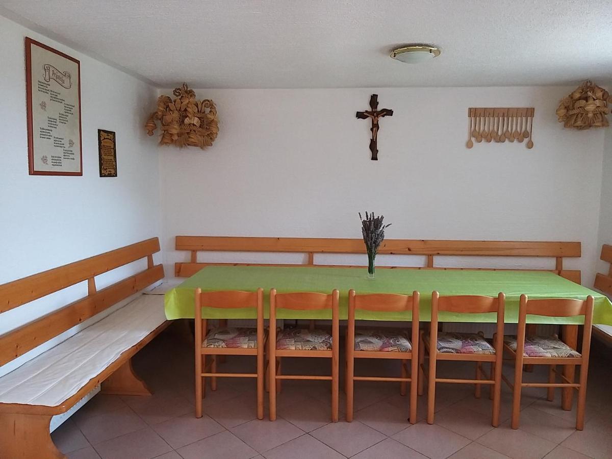 הוילה Sevnica Getaway "At The Three Lights" מראה חיצוני תמונה