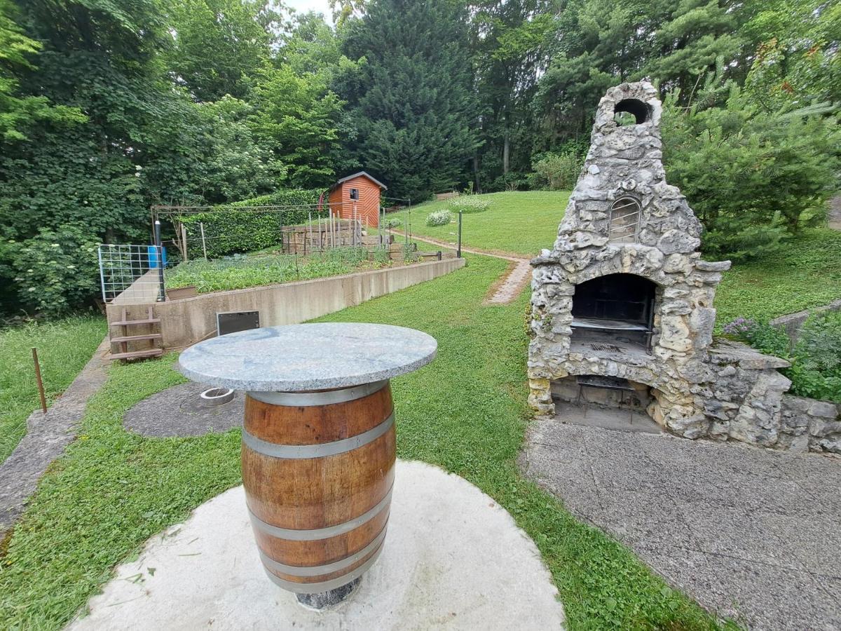 הוילה Sevnica Getaway "At The Three Lights" מראה חיצוני תמונה