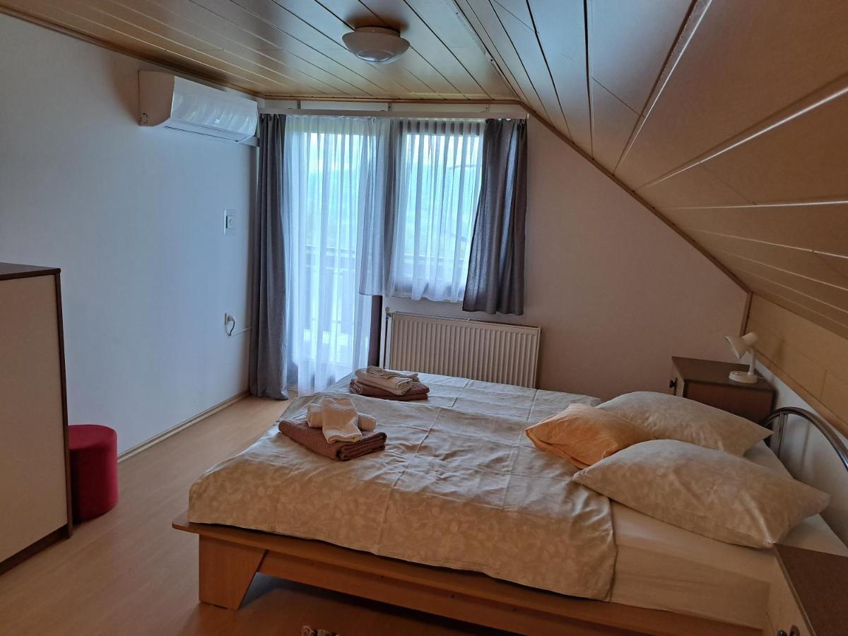 הוילה Sevnica Getaway "At The Three Lights" מראה חיצוני תמונה