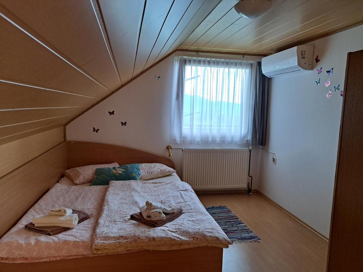 הוילה Sevnica Getaway "At The Three Lights" מראה חיצוני תמונה