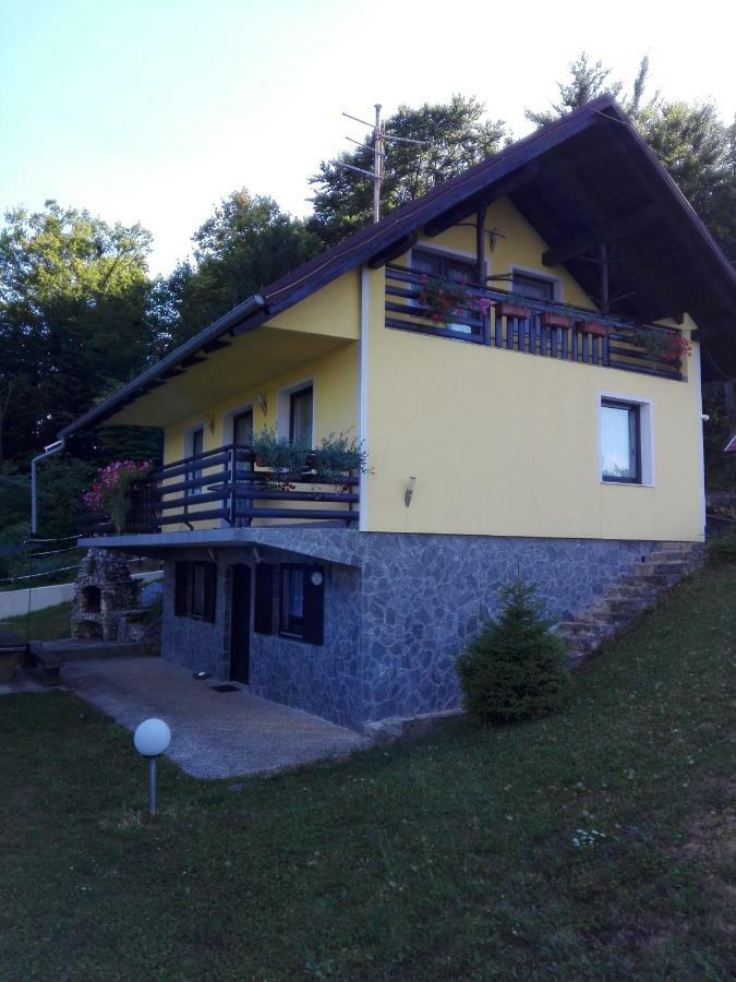 הוילה Sevnica Getaway "At The Three Lights" מראה חיצוני תמונה